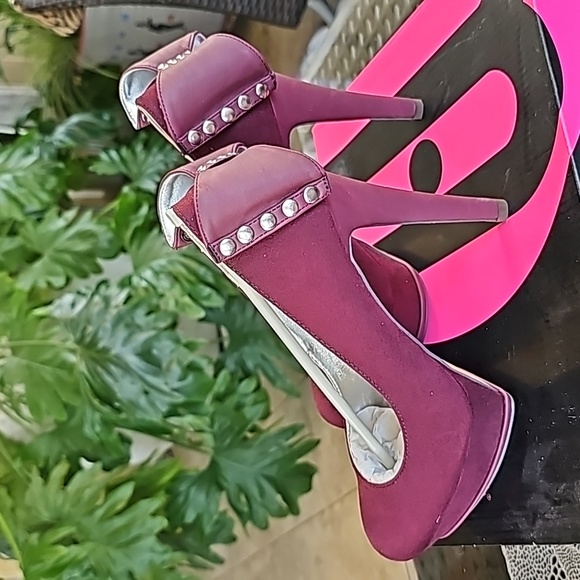 BRAND NEW MICHAEL ANTONIO HEELS - Picture 3 of 4